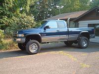 Two Tone Paint and Fender Flares - Pics Anyone?-dodge-lift1.jpg