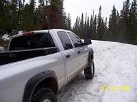 How not to drive up a snowy mountain road (pics)-trail-2.jpg